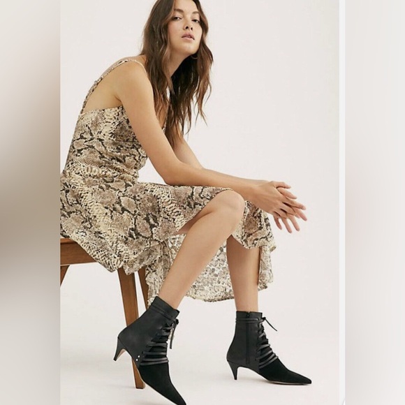 Free People Juliette Kitten Heel Ankle Boots Black Leather Size 36 Witchycore - Picture 2 of 9